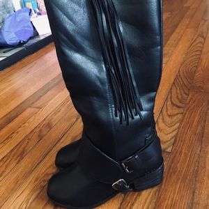 Black fringe boots